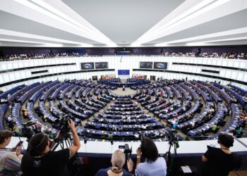 El Parlamento pide que se reconozca la paternidad en todos los países de la UE