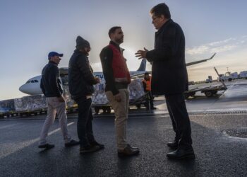 La UE manda el octavo avión con ayuda humanitaria a Gaza