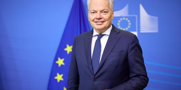 El Comisario de Justicia pide información sobre la ley de amnistía que negocian el PSOE y Junts para la investidura