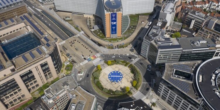 Backstage: Un acuerdo para la investidura gestado en Bruselas