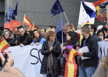 Una concentración convocada en Bruselas por el PP pide «ayuda» a las instituciones europeas contra la amnistía