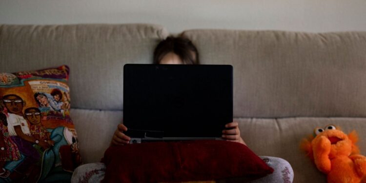 Abuso sexual infantil en línea: el Parlamento europeo partidario de medidas efectivas, no de la vigilancia masiva