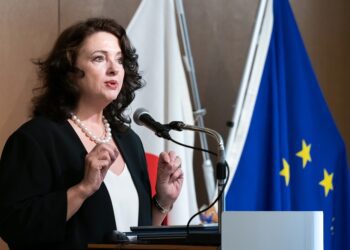 Las mujeres cobran un 13% menos que los hombres en la UE