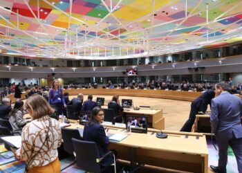 Pocos avances en la negociación de la inclusión de catalán, gallego y vasco