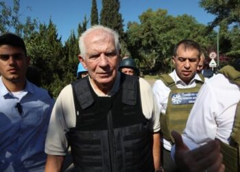 Borrell cierra su gira por Oriente Medio