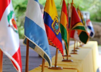 La UE aboga por reforzar las relaciones con América Latina y el Caribe