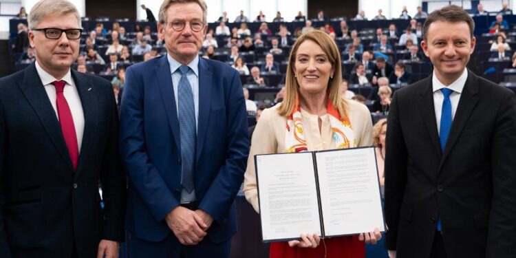 La Eurocámara aprueba presupuesto 2024: centrado en investigación, juventud y exterior