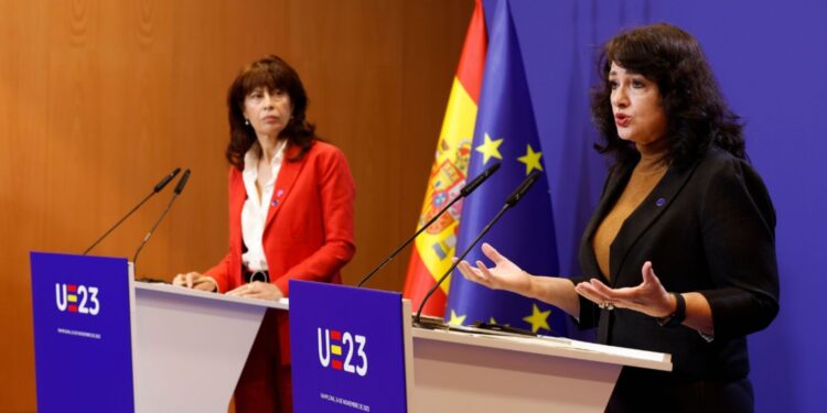 La comisaria Dalli destaca el papel de España como país pionero en materia de igualdad