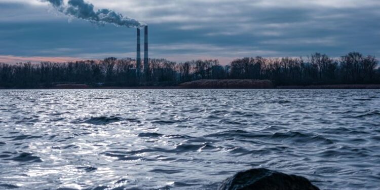 Parlamento y Consejo alcanzan un acuerdo para reducción de emisiones industriales