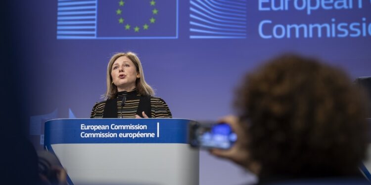 La Comisión pide reforzar la lucha contra los crímenes de odio