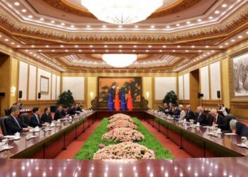 La UE invita a China a abordar «desequlibrios y diferencias» en sus relaciones