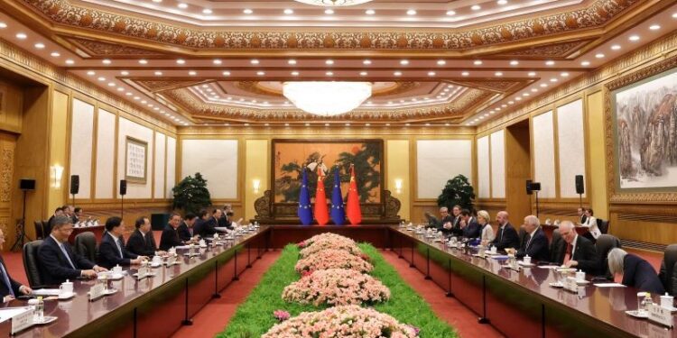 La UE invita a China a abordar «desequlibrios y diferencias» en sus relaciones