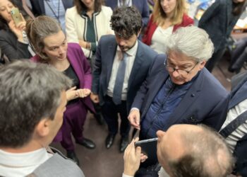 Tras 22 horas de negociación el trilogo de IA seguirá el viernes