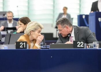 El Parlamento insta al Consejo a abrir negociaciones de adhesión con Ucrania y Moldavia