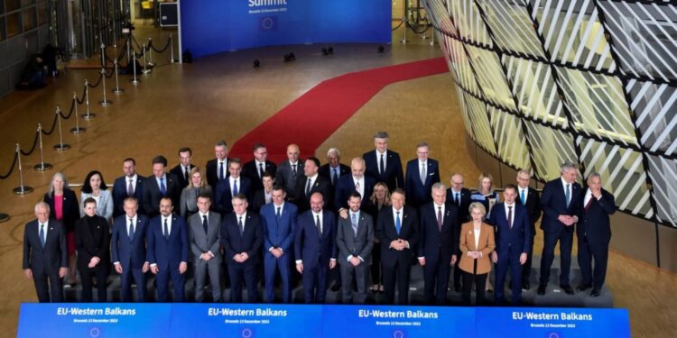 Los 27 firman la Declaración de Bruselas en la Cumbre UE-Balcanes Occidentales