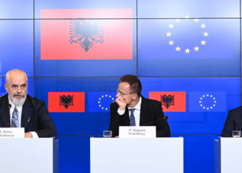 La UE insta a Albania a fortalecer la lucha contra la corrupción y mejorar la transparencia en su camino hacia la adhesión al bloque