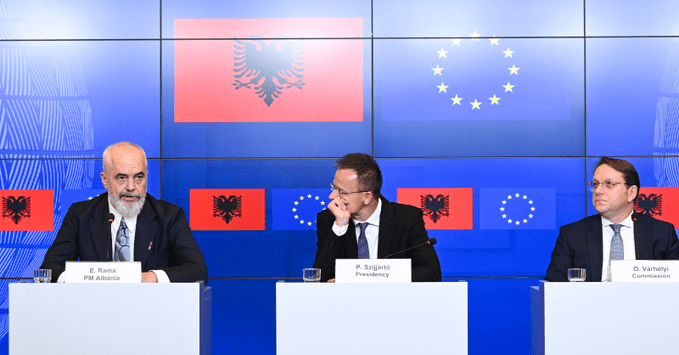 La UE insta a Albania a fortalecer la lucha contra la corrupción y mejorar la transparencia en su camino hacia la adhesión al bloque