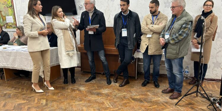 La misión de observación del Parlamento Europeo elogia la gestión de las elecciones en Moldavia pese a la injerencia rusa