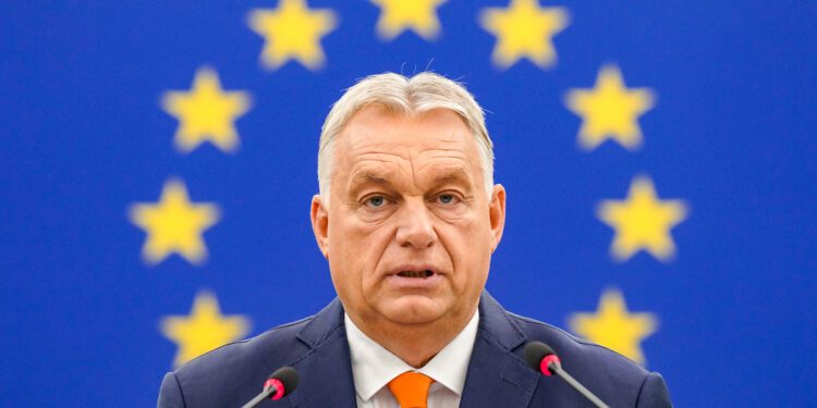 Orbán presenta a los eurodiputados el programa de la presidencia húngara de la UE en un polémico debate