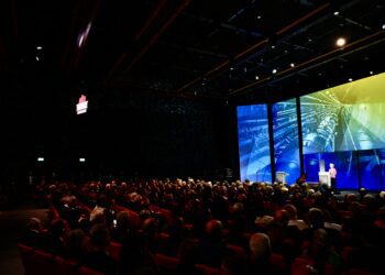 Von der Leyen urge a Europa a «acelerar» en la carrera científica global