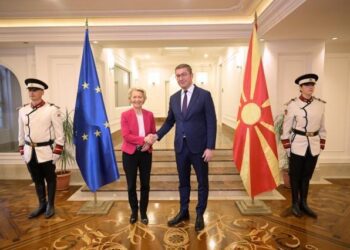 Von der Leyen insiste en cambio constitucional de Macedonia del Norte