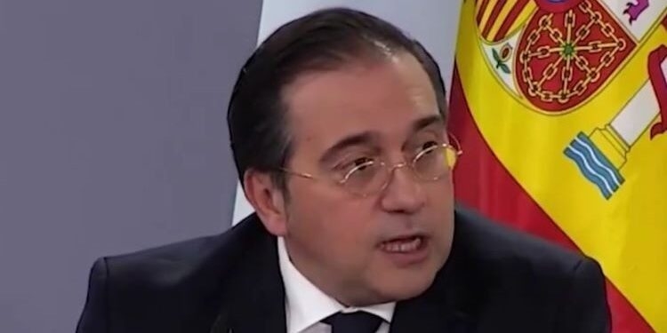 Albares denuncia la “extensión del conflicto” en Oriente Medio, que se ha vuelto “insoportable”