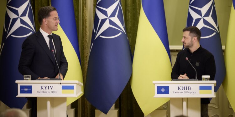 Rutte visita Kiev en su segundo día como Secretario General de la OTAN y reafirma el “apoyo inquebrantable de la Alianza”