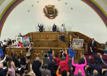 Albares califica de “inaceptables” los ataques de Venezuela a la monarquía española