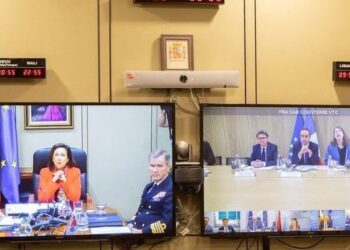 Albares y Robles advierten de que la FINUL no se irá de Líbano pese a las presiones de Israel