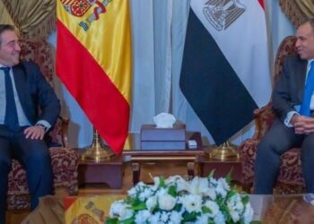 Albares defiende en Egipto una solución negociada para Oriente Medio “frente a quienes prefieren la guerra”