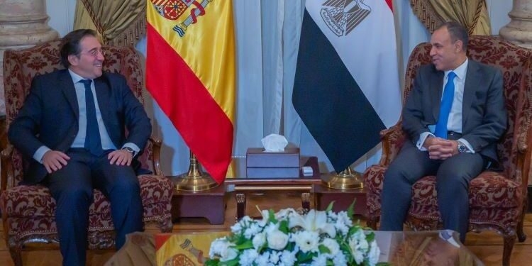Albares defiende en Egipto una solución negociada para Oriente Medio “frente a quienes prefieren la guerra”
