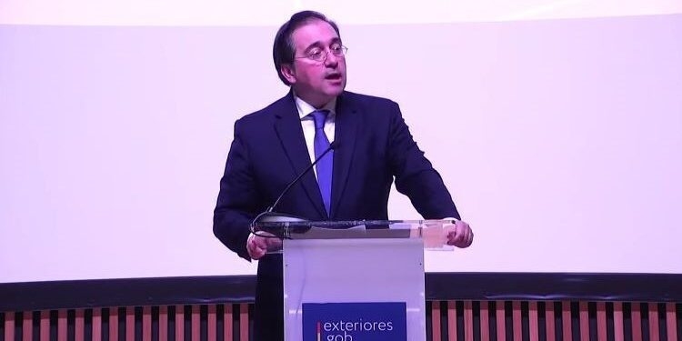 Albares presenta el nuevo Plan Director y pide “una mejor coordinación europea” en materia de cooperación