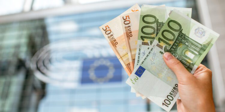 El Comité de Comercio avala un apoyo financiero de 35.000 millones de euros a Ucrania