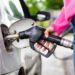 Los precios del combustible y del lubricante para vehículos descienden un 6,1% respecto a 2023