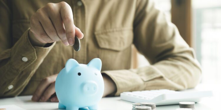 La tasa de ahorro de los hogares en la zona del euro sube hasta el 15,7%