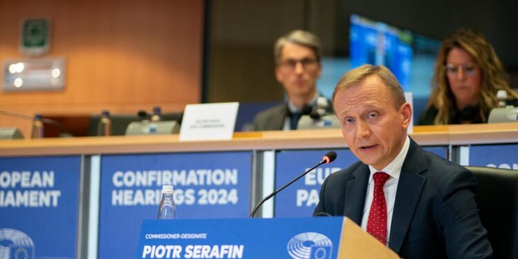 Hearings: Serafin, comisario designado para Presupuesto, Lucha contra el Fraude y Administración Pública, propone priorizar financiación en digitalización y defensa