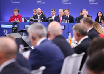 Orbán afirma que las elecciones en EE.UU. abren un nuevo capítulo global en el que la UE debe elegir entre “guerra o paz, migración o protección”