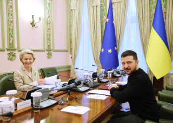 Bruselas da luz verde a un nuevo pago de 4.100 millones de euros para Ucrania