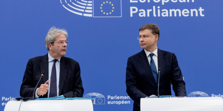 Bruselas presenta el primer paquete de otoño del Semestre Europeo bajo el nuevo marco de gobernanza económica