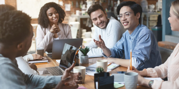 Una cuarta parte de los jóvenes europeos trabajan y estudian al mismo tiempo