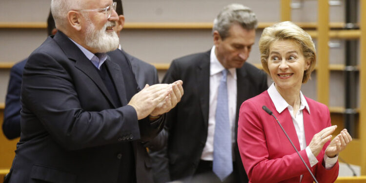 Von der Leyen mantiene su confianza en Ribera tras la DANA en Valencia