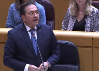 Albares acusa al PP de “irresponsabilidad, falta de lealtad y falta de patriotismo” por rechazar a Ribera