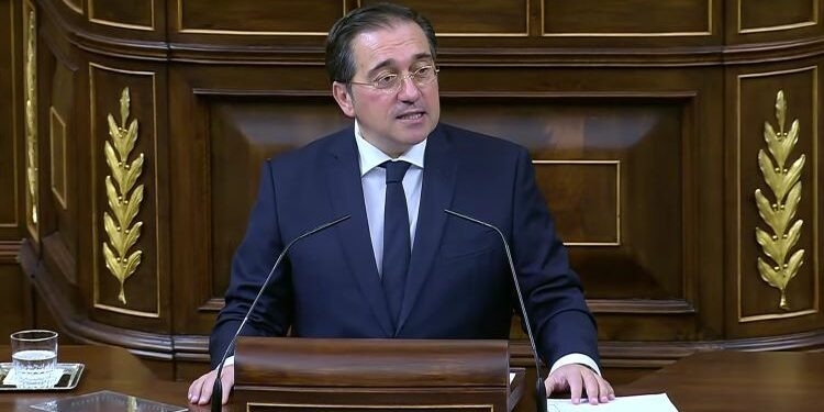 Albares asegura en el Congreso que “ningún país ha hecho tanto como España por la paz en Oriente Medio”