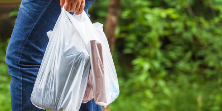 Cada habitante de la UE consumió una media de 66,6 bolsas de plástico en 2022