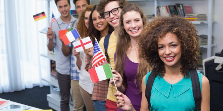 España fue el país que más estudiantes del extranjero recibió en 2022