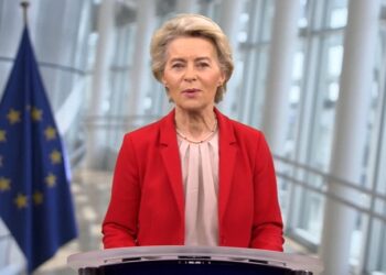 Von der Leyen: “Con el programa de inversión Global Gateway queremos facilitar la apertura económica de Uzbekistán”