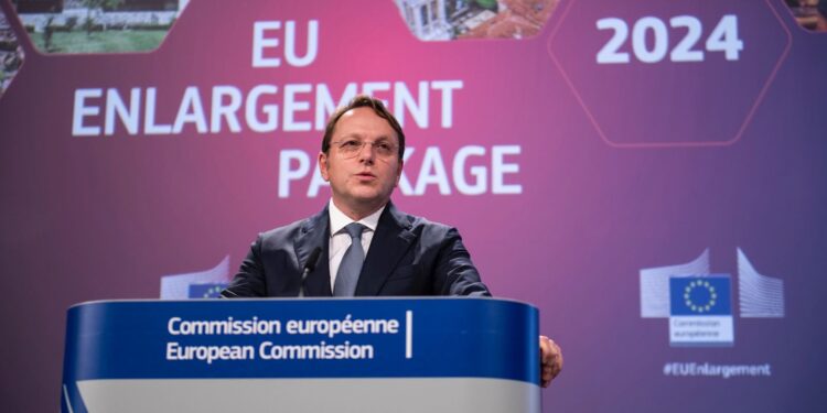 El Parlamento aplaza la decisión sobre el futuro de Varhelyi como comisario de Sanidad y Bienestar Animal