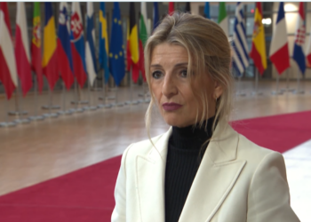 Yolanda Díaz aplaude la decisión de Glovo de contratar a sus trabajadores y afirma que «la democracia gana»