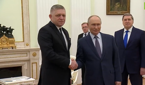 EL eslovaco Robert Fico visita por sorpresa a Putín