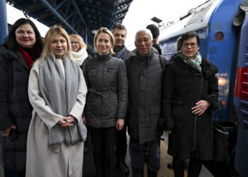 Costa y Kallas visitan Ucrania en su primer acto oficial